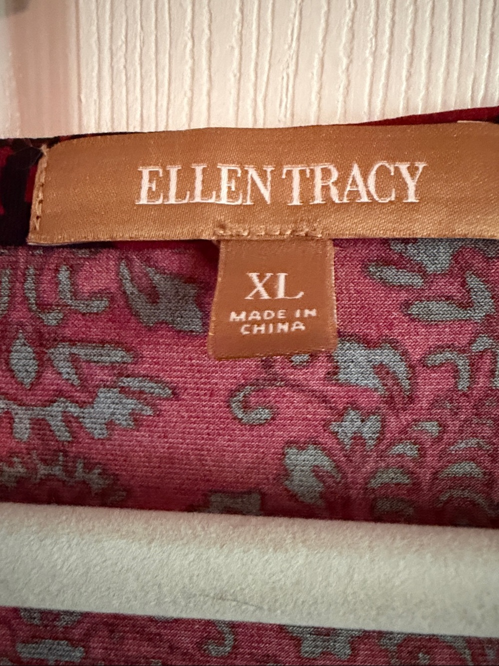 Ellen Tracy Raspberry & Black Damask Keyhole Tunic - Picture 2 of 3